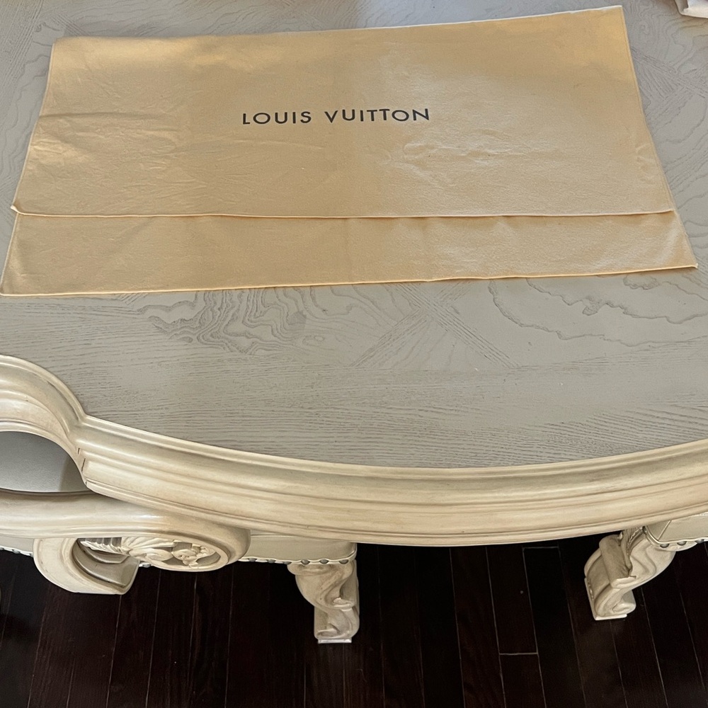 Louis Vuitton dust bag length 66.5 cm or 26.5”